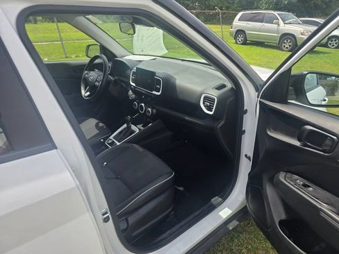Used 2025 Hyundai Venue Limited FWD image 33