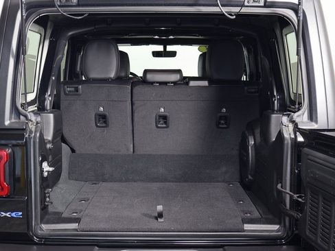 Used 2023 Jeep Wrangler Unlimited Sahara w/ Cold Weather Group image 14