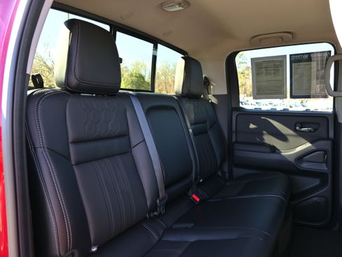 Used 2024 Nissan Frontier SL w/ Technology Package image 11