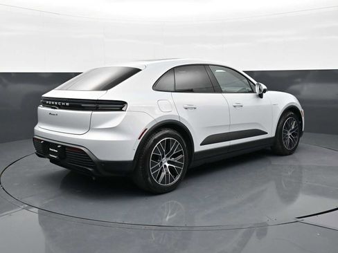 New 2026 Porsche Macan 4 Electric image 32