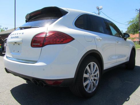 Used 2012 Porsche Cayenne Turbo image 9