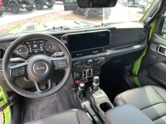 Used 2025 Jeep Wrangler Unlimited Rubicon AWD/4WD image 19