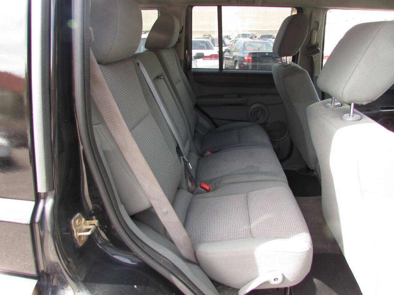 Used 2007 Jeep Commander Sport RWD image 14
