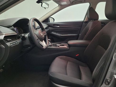 Used 2025 Nissan Altima 2.5 SV FWD image 17