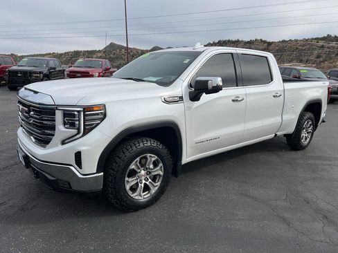 Used 2022 GMC Sierra 1500 SLT w/ SLT Convenience Package image 3