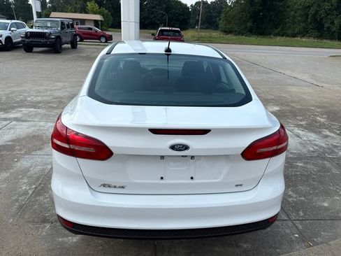 Used 2018 Ford Focus SE FWD image 8