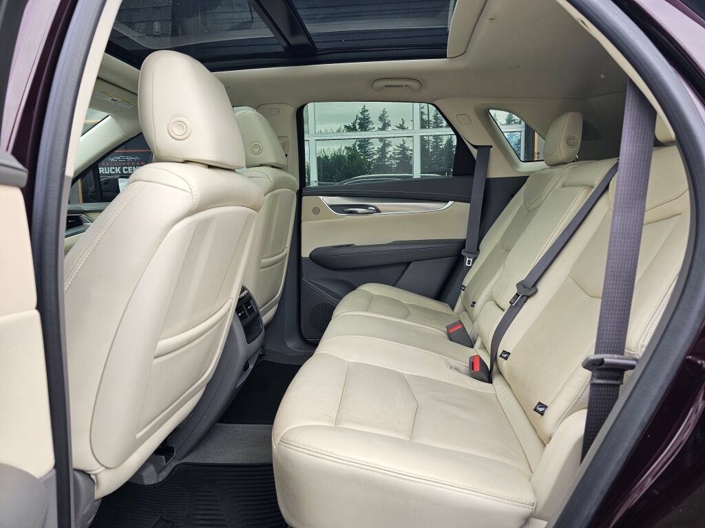 Used 2018 Cadillac XT5 Premium Luxury AWD/4WD image 17