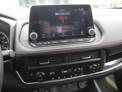 Used 2025 Nissan Rogue SV AWD/4WD image 18