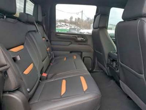Used 2025 GMC Sierra 2500 AT4 w/ Technology Package AWD/4WD image 7