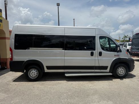 Used 2020 RAM ProMaster 2500 w/ Premium Appearance Group FWD image 7