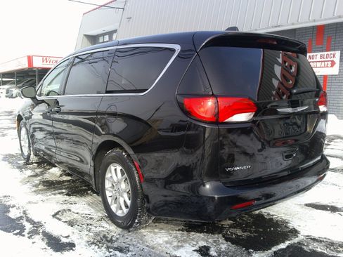 Used 2024 Chrysler Voyager LX image 3