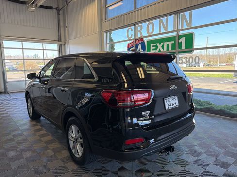 Used 2019 Kia Sorento LX image 4