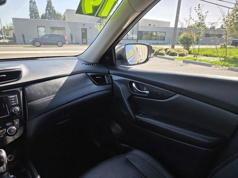 Used 2019 Nissan Rogue SL AWD/4WD image 12