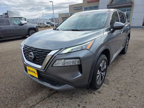 Used 2023 Nissan Rogue SV image 2