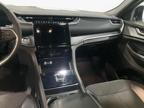 Used 2023 Jeep Grand Cherokee Altitude AWD/4WD image 11