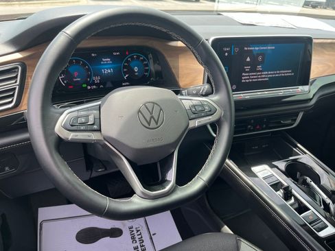 Used 2024 Volkswagen Atlas SE FWD image 39