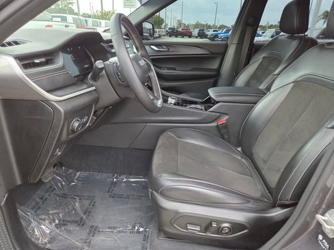 Used 2023 Jeep Grand Cherokee L Laredo RWD image 30