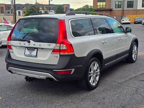 Used 2016 Volvo XC70 T5 Premier w/ Proximity Package FWD image 3