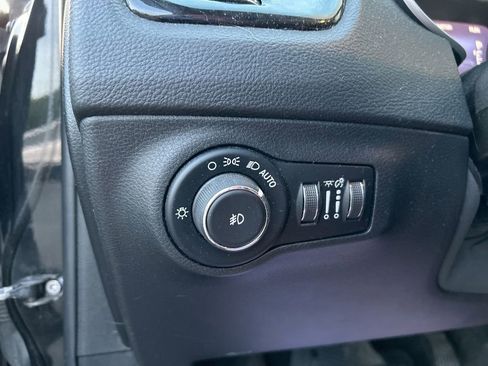 Used 2018 Jeep Compass Limited w/ Navigation Group AWD/4WD image 21
