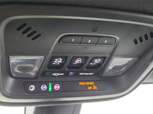 Used 2024 Chevrolet Traverse Premier w/ Redline Edition AWD/4WD image 33