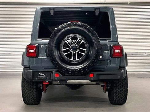 Used 2025 Jeep Wrangler Unlimited Rubicon AWD/4WD image 3