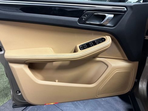 Used 2017 Porsche Macan image 14
