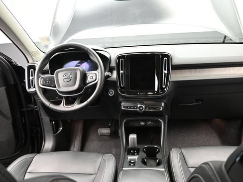Used 2025 Volvo XC40 B5 Core AWD/4WD image 18