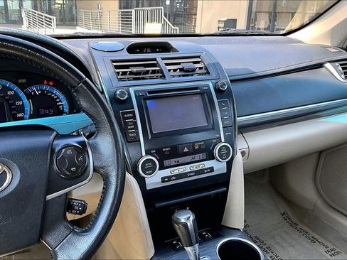 Used 2012 Toyota Camry XLE w/ Leather Pkg FWD image 8
