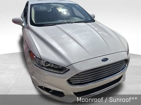Used 2013 Ford Fusion SE FWD image 2