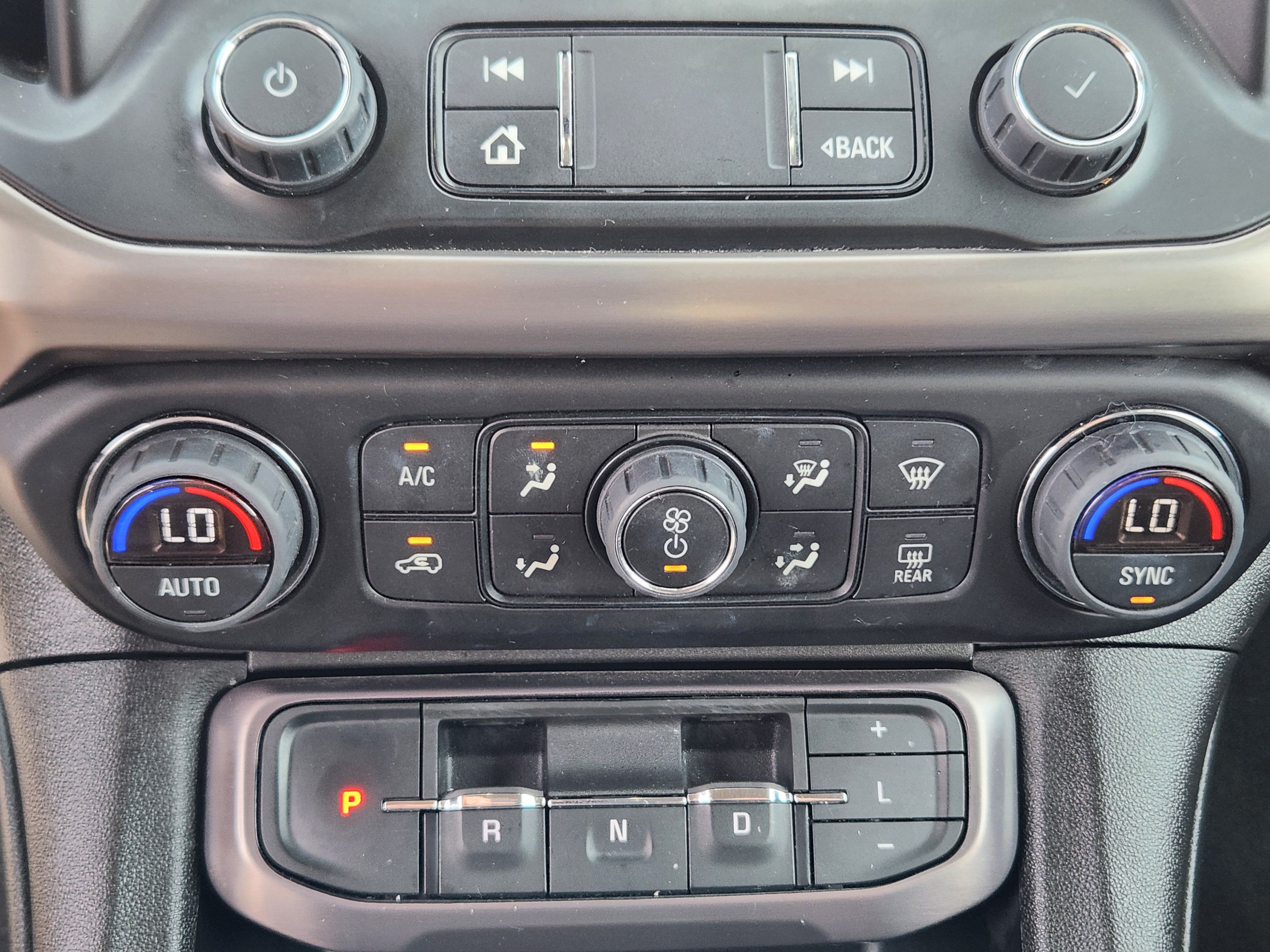 Used 2022 GMC Acadia AT4 w/ Technology Package AWD/4WD image 14