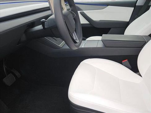 Used 2026 Tesla Model Y Long Range image 16