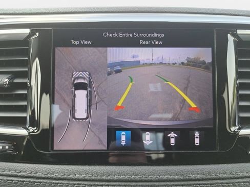 Used 2018 Chrysler Pacifica Limited w/ Advanced Safetytec Group FWD image 25