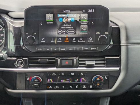 Used 2023 Nissan Pathfinder SL w/ Black Appearance Package image 24