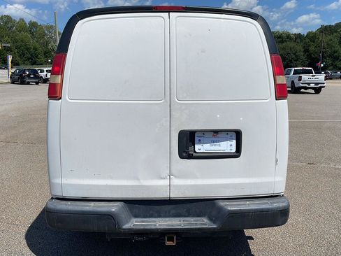 Used 2015 Chevrolet Express 2500 RWD image 4