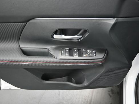 New 2025 Nissan Kicks SR image 11