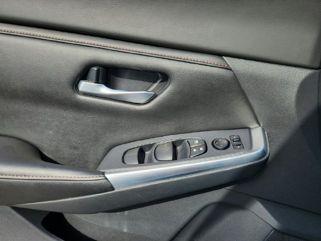 Used 2022 Nissan Sentra SR w/ SR Premium Package FWD image 19