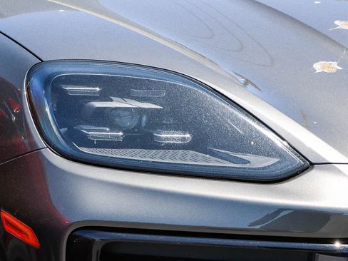 Used 2024 Porsche Cayenne AWD/4WD image 18