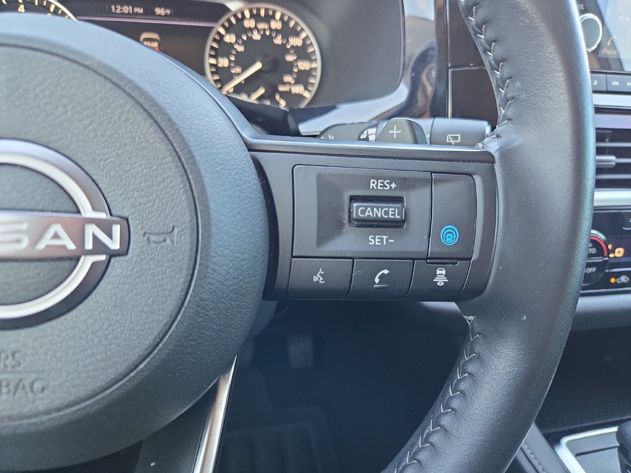 Used 2025 Nissan Pathfinder SV FWD image 18