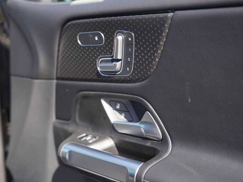 Used 2026 Mercedes-Benz GLB 250 4MATIC image 18