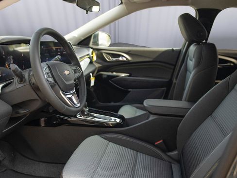 New 2025 Chevrolet Trax LT w/ Driver Confidence Package image 10