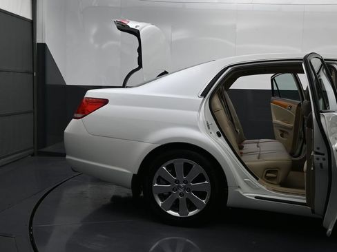Used 2005 Toyota Avalon XLS FWD image 10