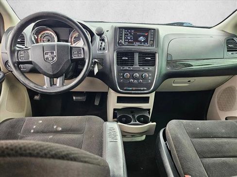 Used 2019 Dodge Grand Caravan SE w/ UConnect Hands-Free Group image 16