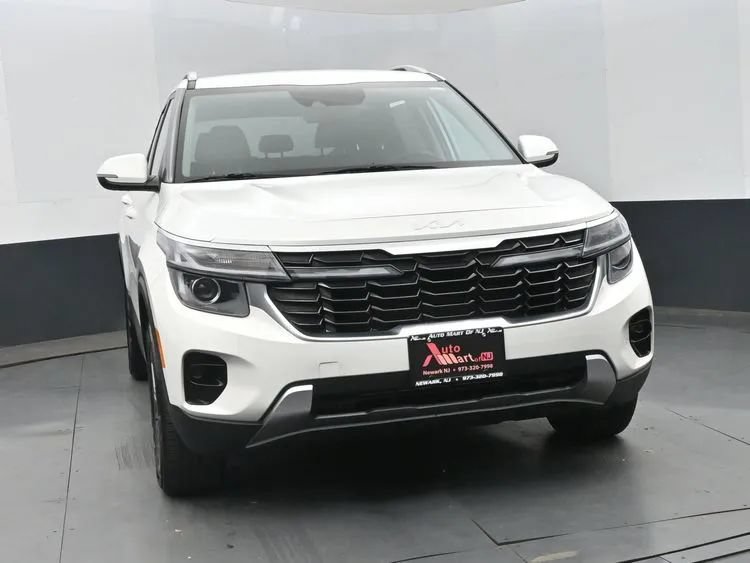 Used 2024 Kia Seltos S AWD/4WD image 3