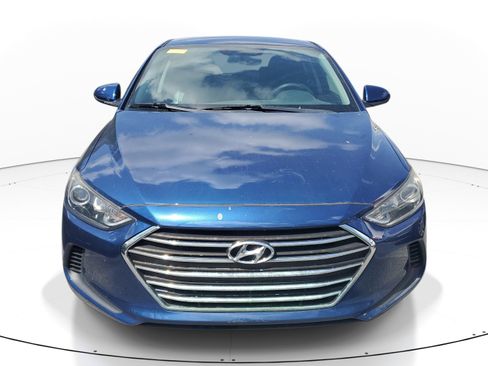 Used 2017 Hyundai Elantra SE image 2