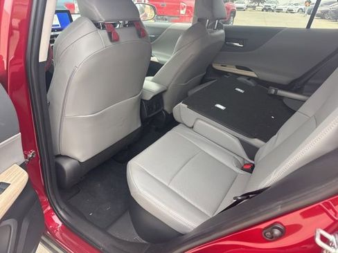 Used 2024 Toyota Venza Limited image 9