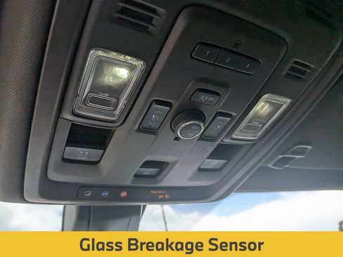 Used 2021 GMC Yukon XL Denali w/ Denali Premium Package image 19