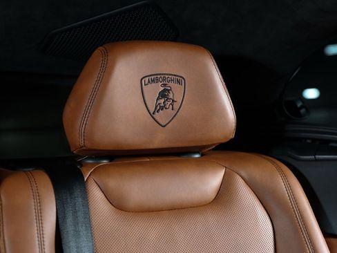 Used 2020 Lamborghini Urus image 16