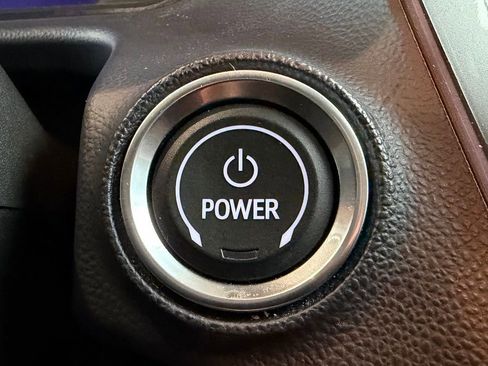 Used 2022 Chevrolet Bolt EUV Premier image 19