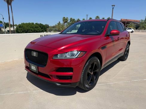 Used 2019 Jaguar F-PACE Premium image 4