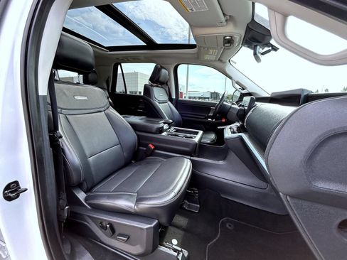 Used 2025 Ford Expedition Max Platinum AWD/4WD image 15